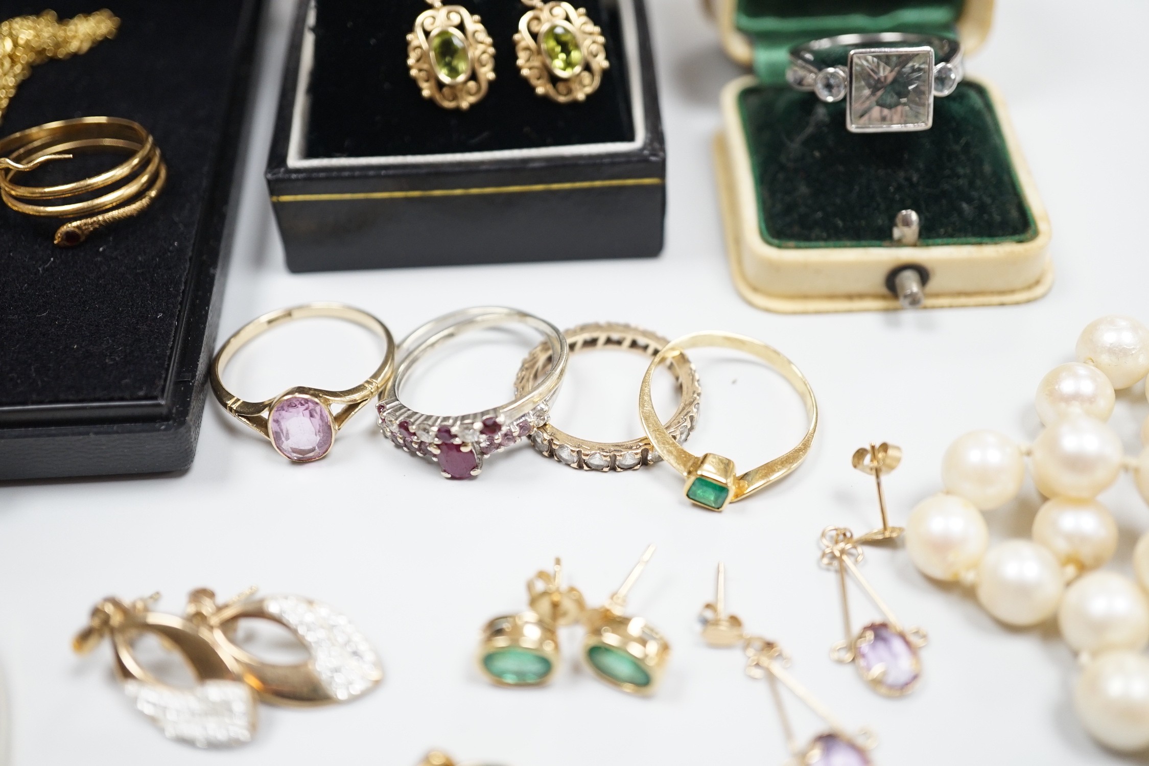 A small group of assorted modern jewellery including a 750 yellow metal and gem set serpent ring, gross 2.4 grams, a 15ct and gem set ring, gross 2.6 grams, a pair of 14k and gem set ear studs, gross 2.1 grams, a 585 sea